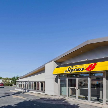 Super 8 by Wyndham Kirkland Lake Eksteriør billede