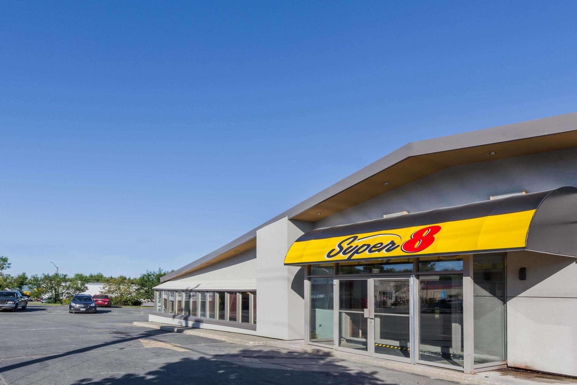 Super 8 by Wyndham Kirkland Lake Eksteriør billede